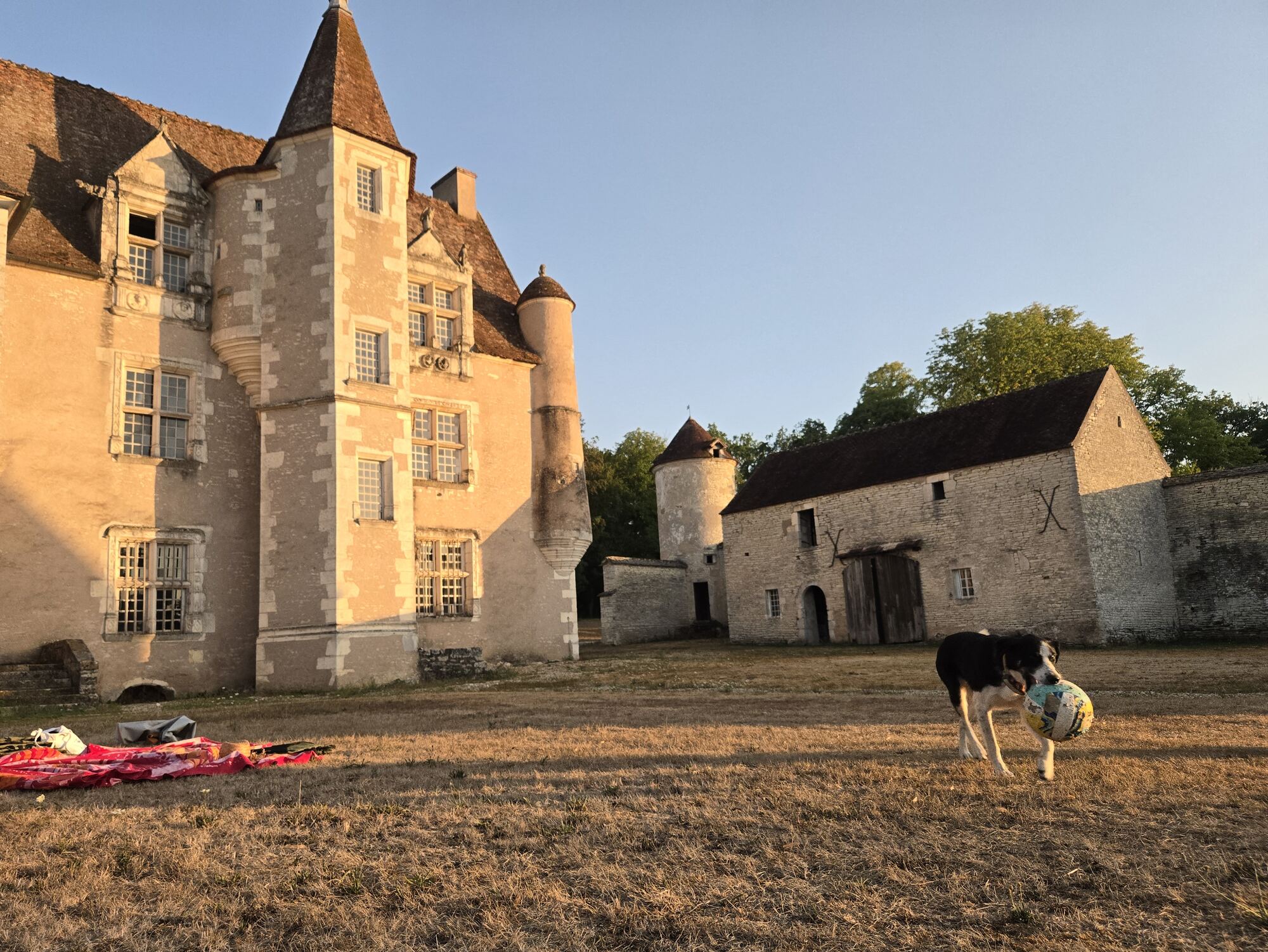 La cour et la façade Renaissance du manoir